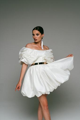Короткое свадебное платье с длинным рукавом #2015
