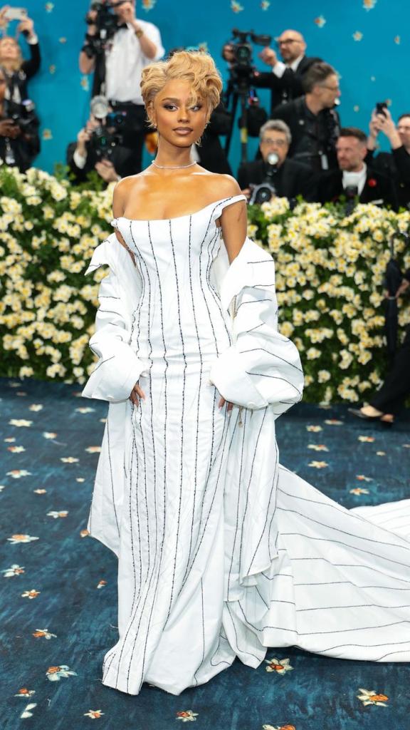Every Show-Stopping Look From The 2025 Met Gala Red Carpet.jpg