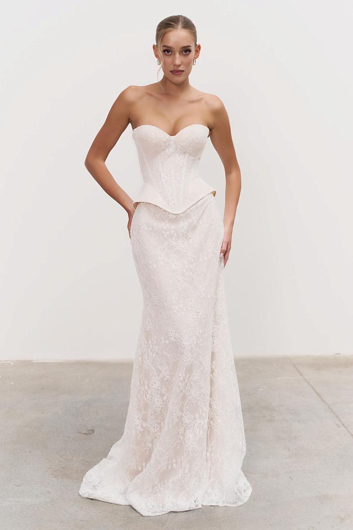 Кружевное свадебное платье со шлейфом #9775